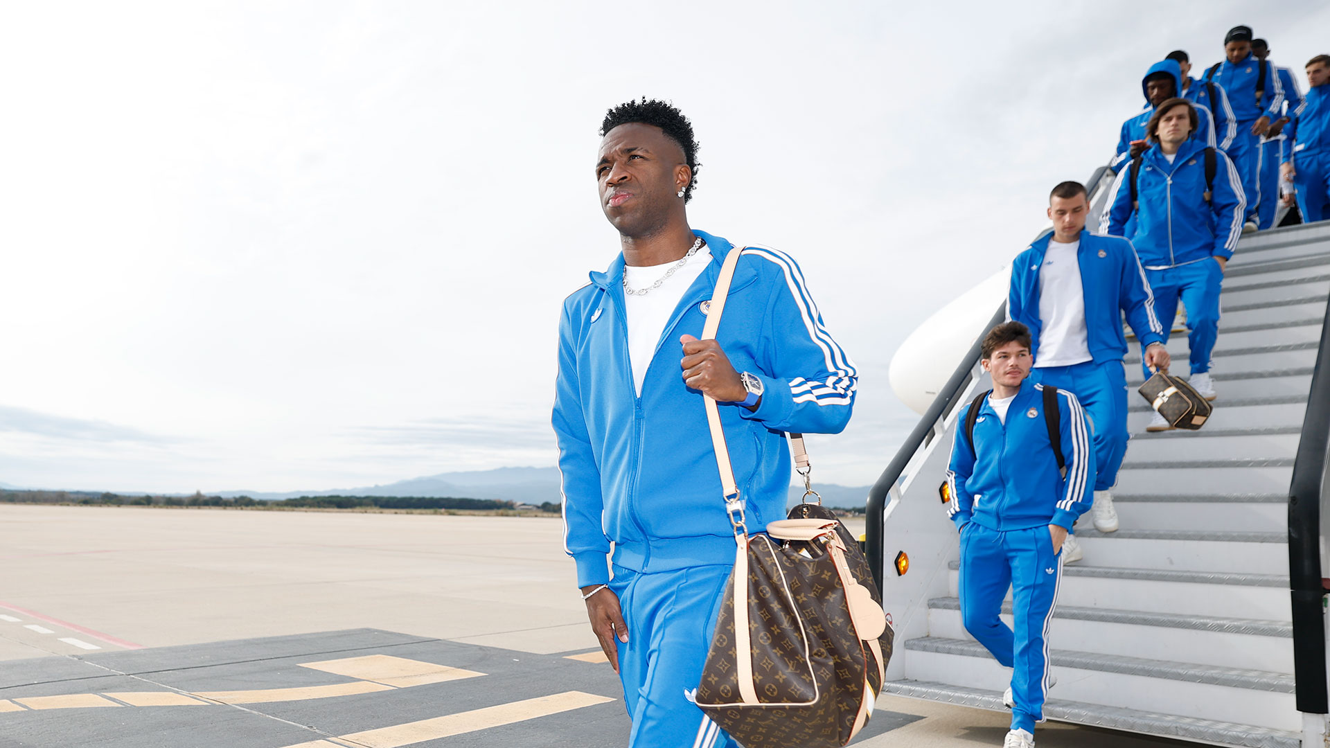 Girona FC players press aggressively in their 4-2-3-1 tactical formation under coach Míchel ahead of their La Liga clash at the Santiago Bernabéu against Real Madrid, April 10, 2026