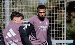 Kylian Mbappé Clears Injury Scare to Face Bayern Munich in Champions League Showdown