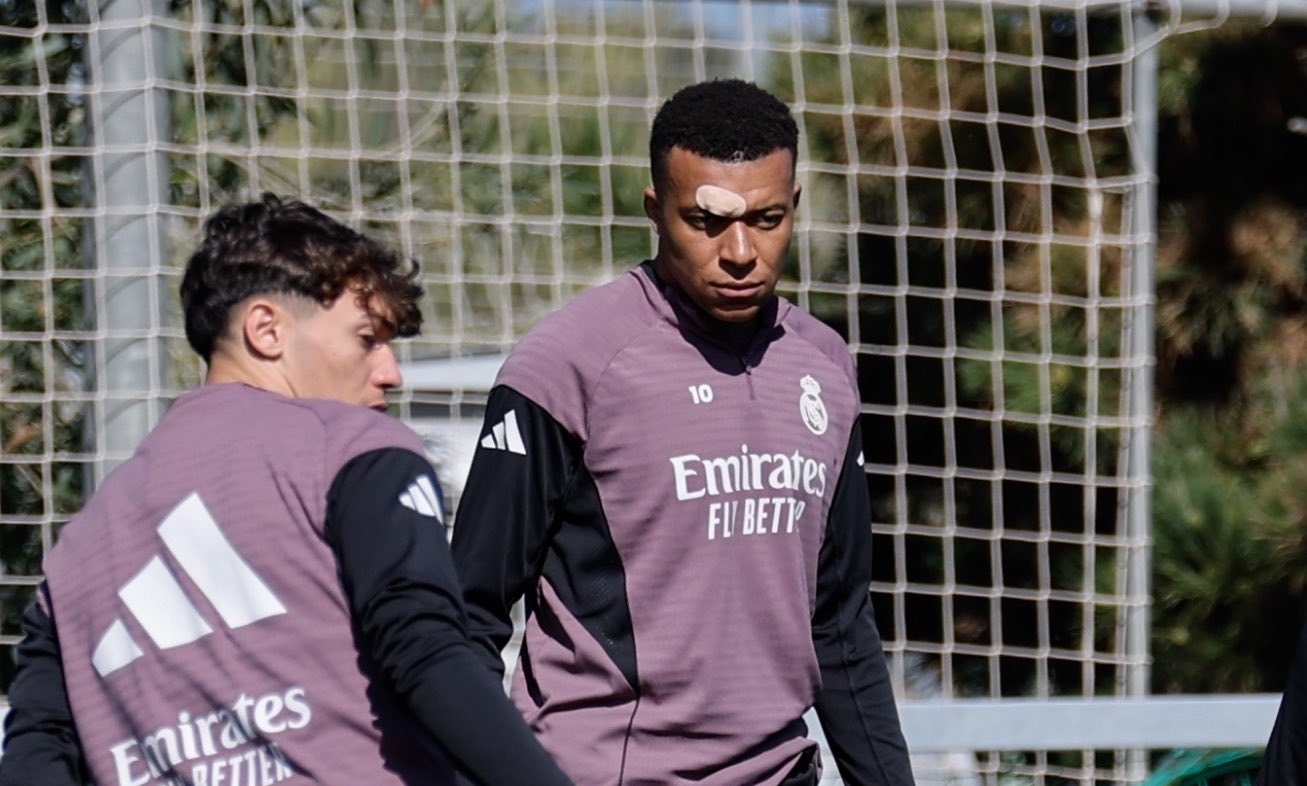 Kylian Mbappé Clears Injury Scare to Face Bayern Munich in Champions League Showdown